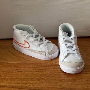 Toddler girls Nike sneakers